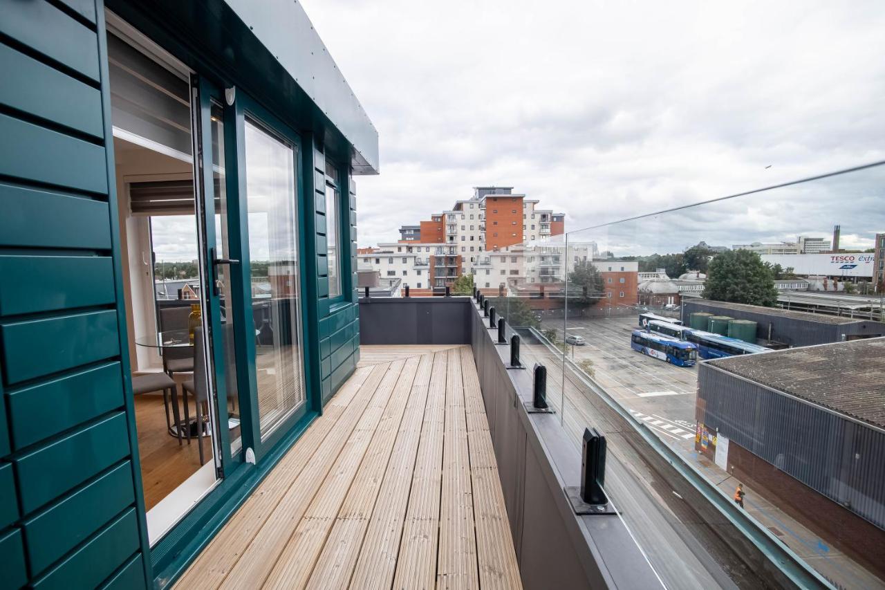 Apartmán Two Bed Flat With Wrap Around Terrace Near Legoland, Windsor, Tube Station Slough Exteriér fotografie