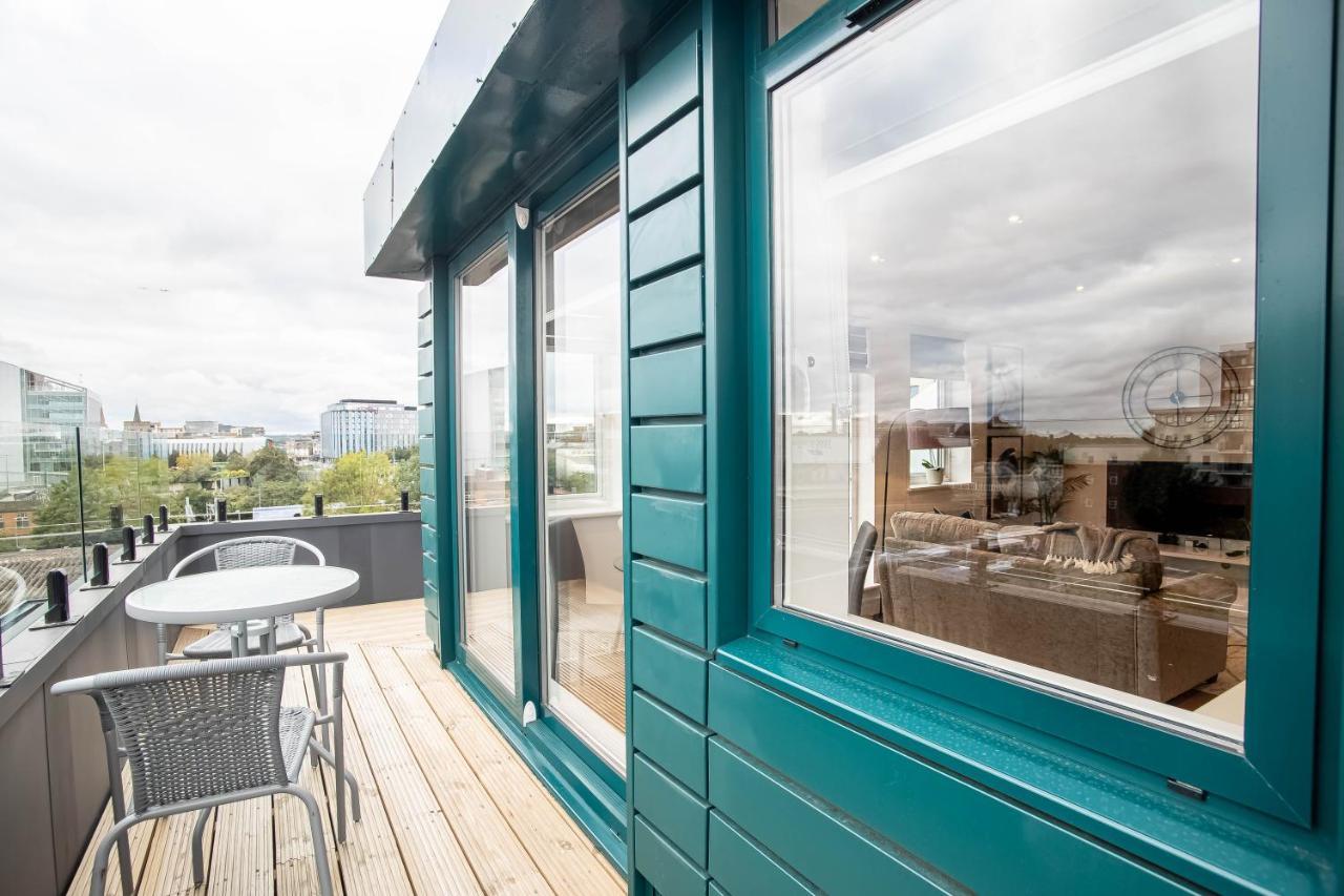 Apartmán Two Bed Flat With Wrap Around Terrace Near Legoland, Windsor, Tube Station Slough Exteriér fotografie
