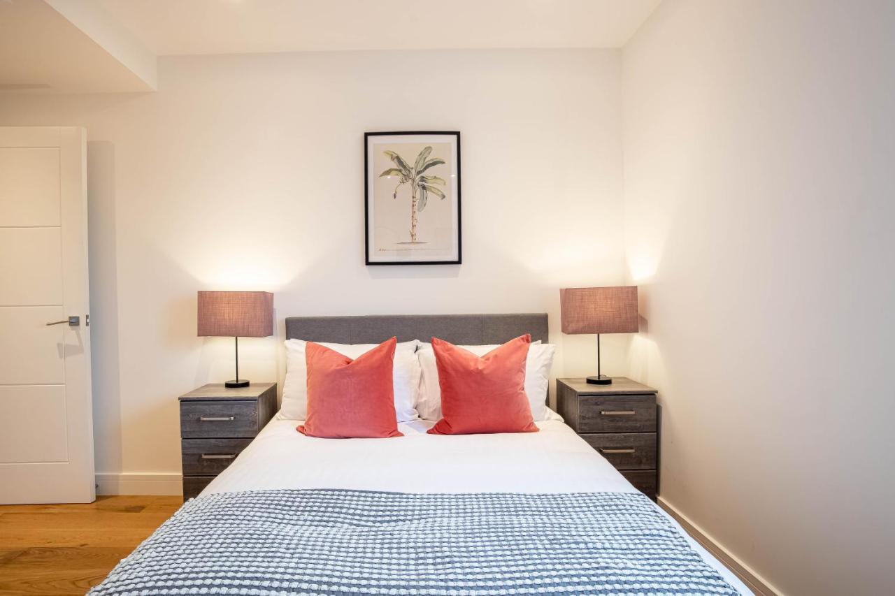 Apartmán Two Bed Flat With Wrap Around Terrace Near Legoland, Windsor, Tube Station Slough Exteriér fotografie