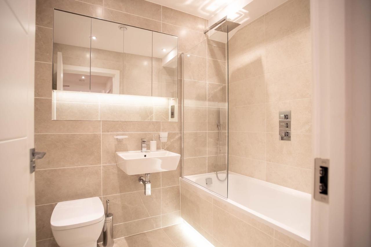 Apartmán Two Bed Flat With Wrap Around Terrace Near Legoland, Windsor, Tube Station Slough Exteriér fotografie